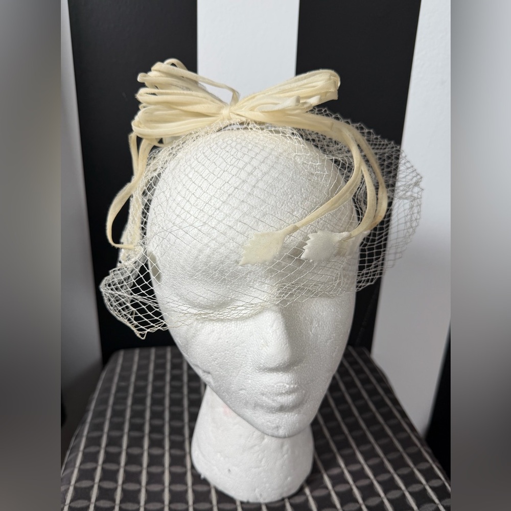 Vintage 1950’s Ivory Net and Bow Veil Hat